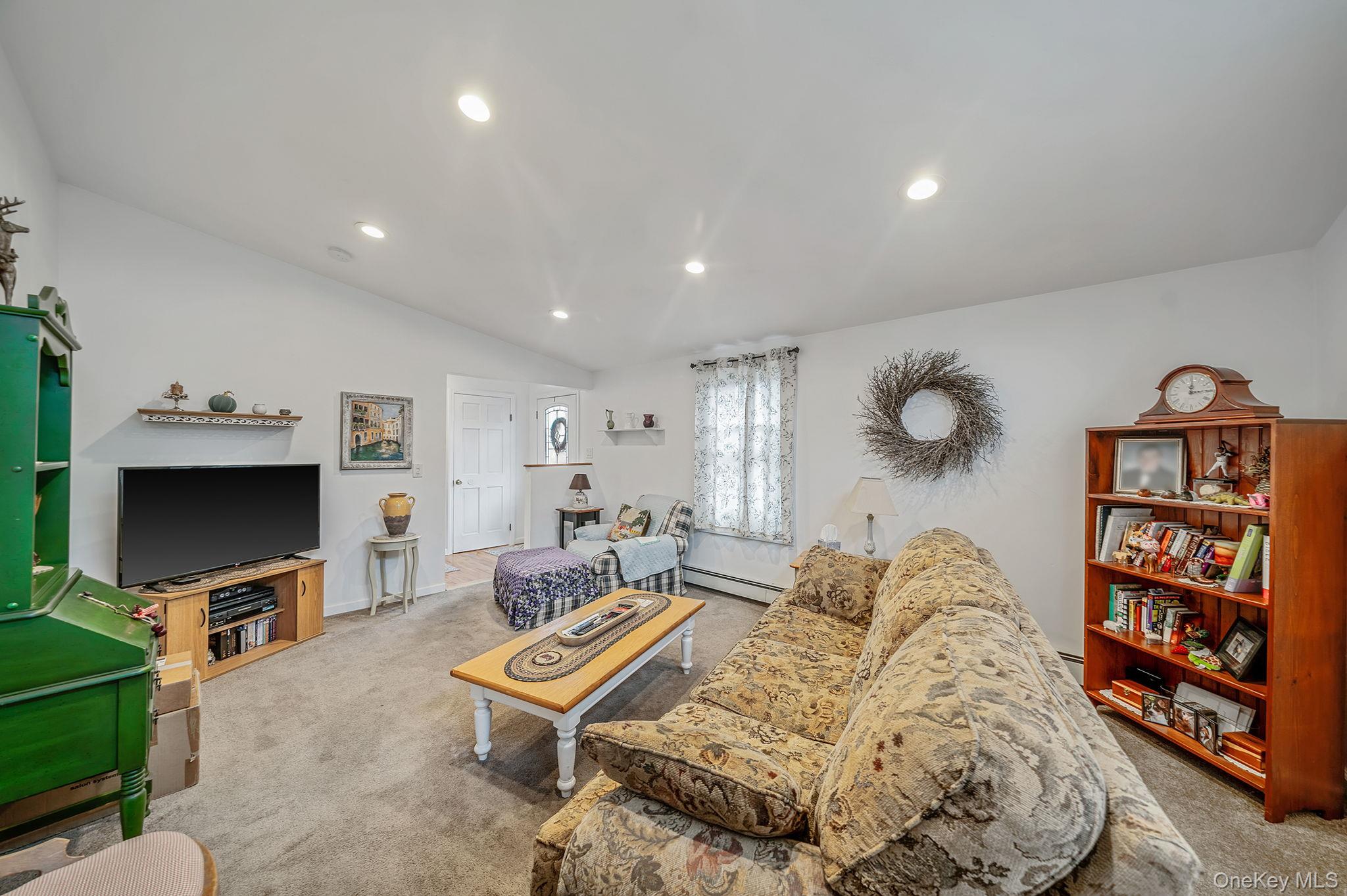 #5 photo, 111 Friendship Drive, সাফোক কাউন্টি Rocky Point , NY 11778