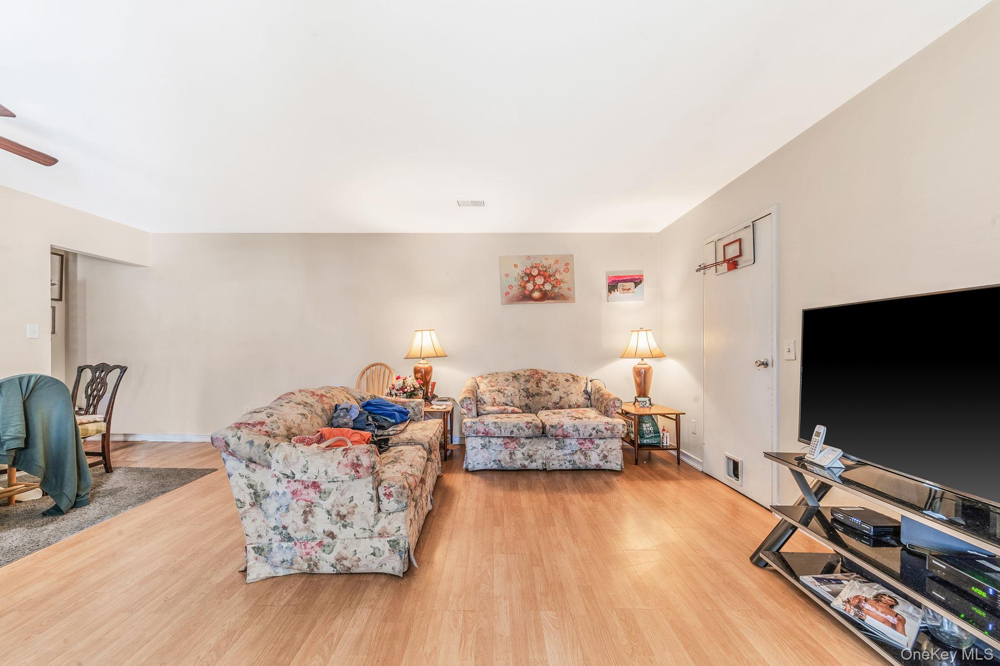 #3 photo, 9 Kiowa Court, সাফোক কাউন্টি Coram , NY 11727