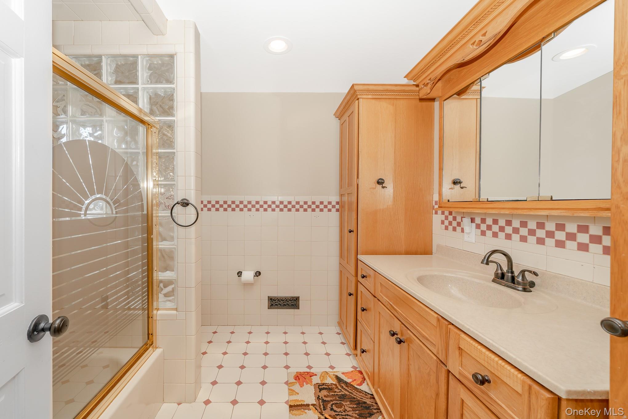 #11 photo, 2431 Riverside Drive, নাসাউ কাউন্টি Wantagh , NY 11793