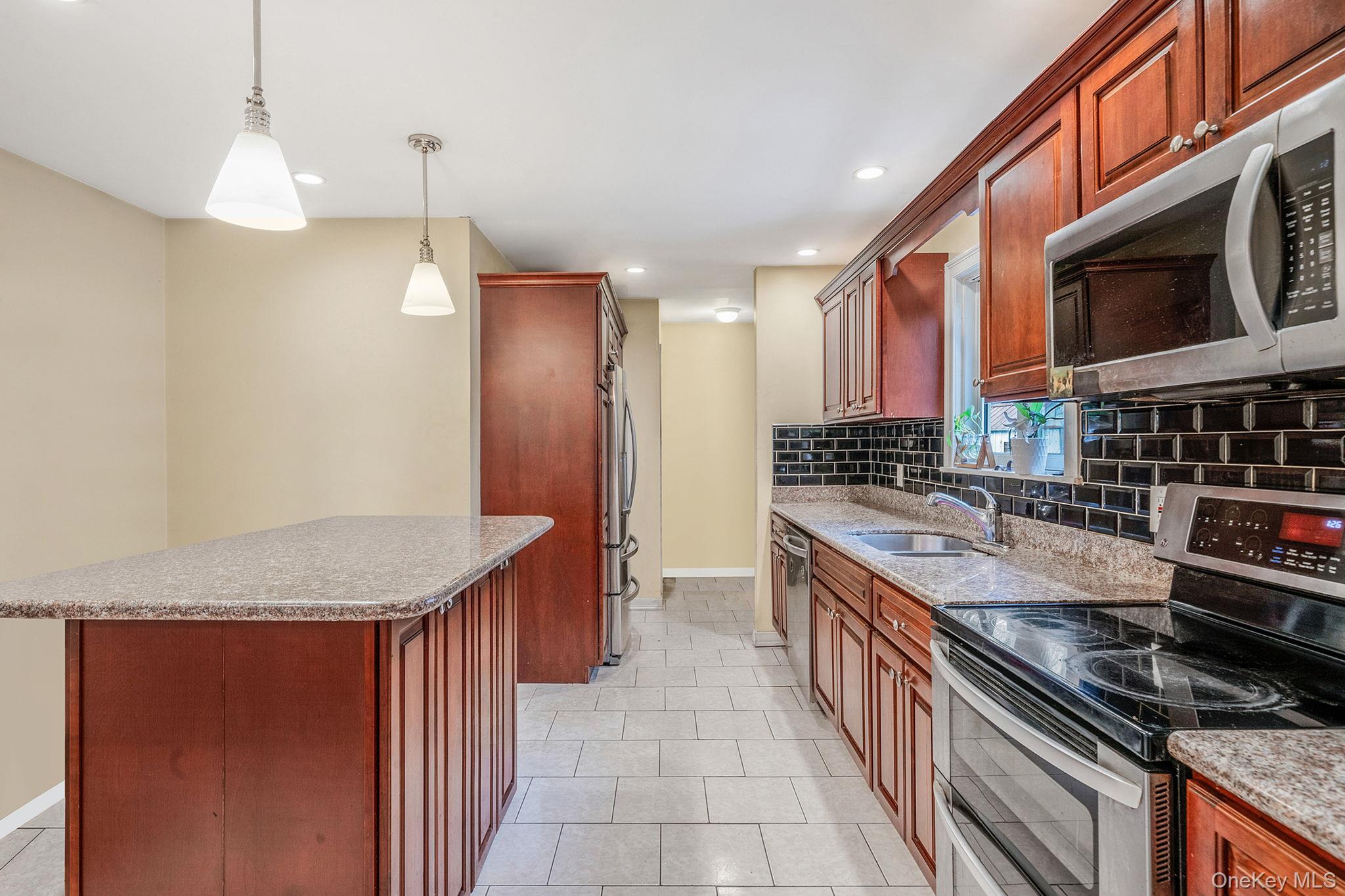 #5 photo, 15 Carr Lane, সাফোক কাউন্টি Medford , NY 11763