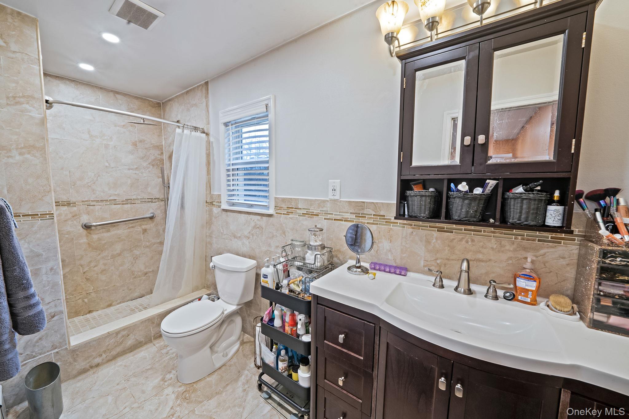 #8 photo, 15 Carr Lane, সাফোক কাউন্টি Medford , NY 11763