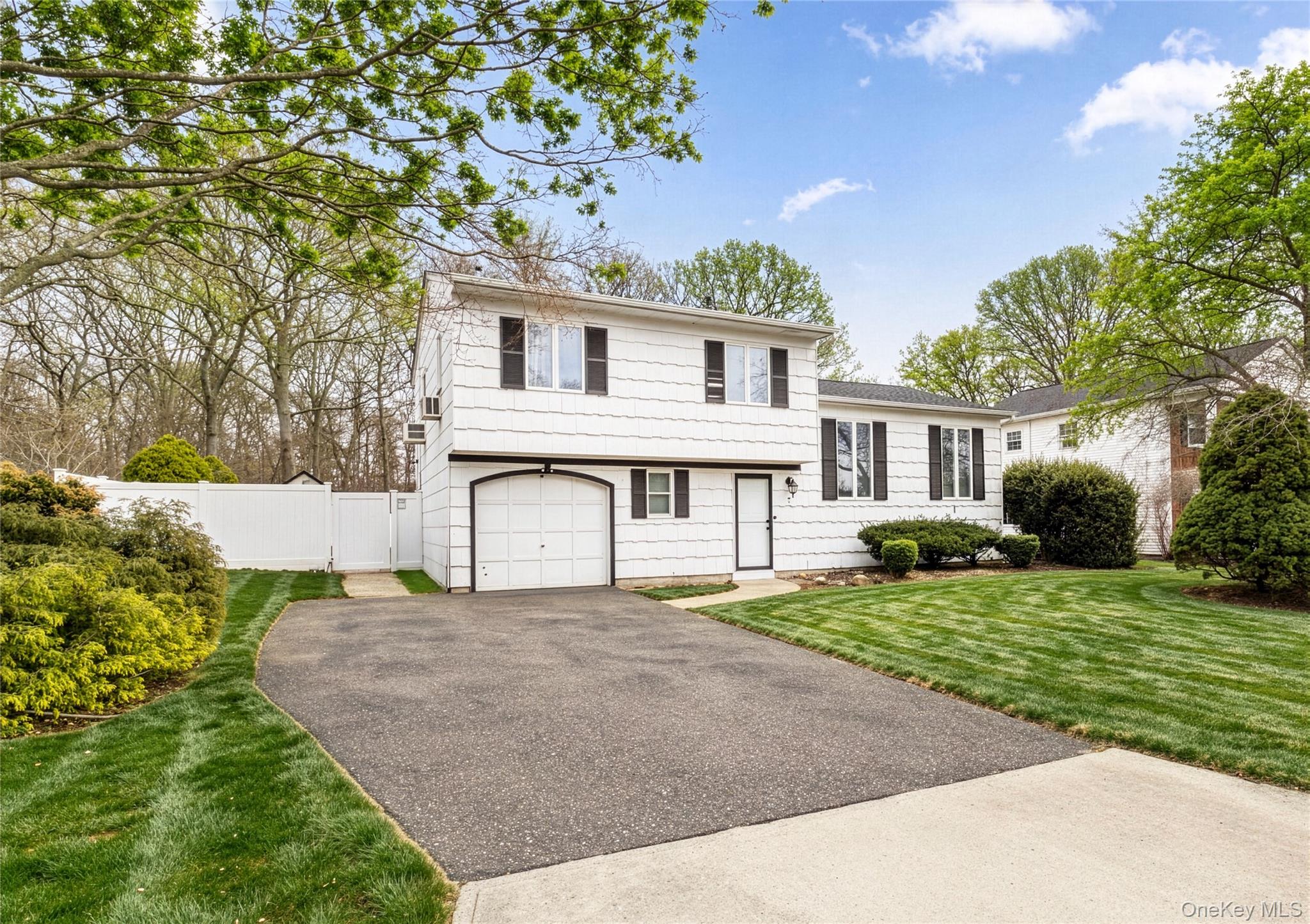 #1 photo, 7 Mount McKinley Avenue, সাফোক কাউন্টি Farmingville , NY 11738