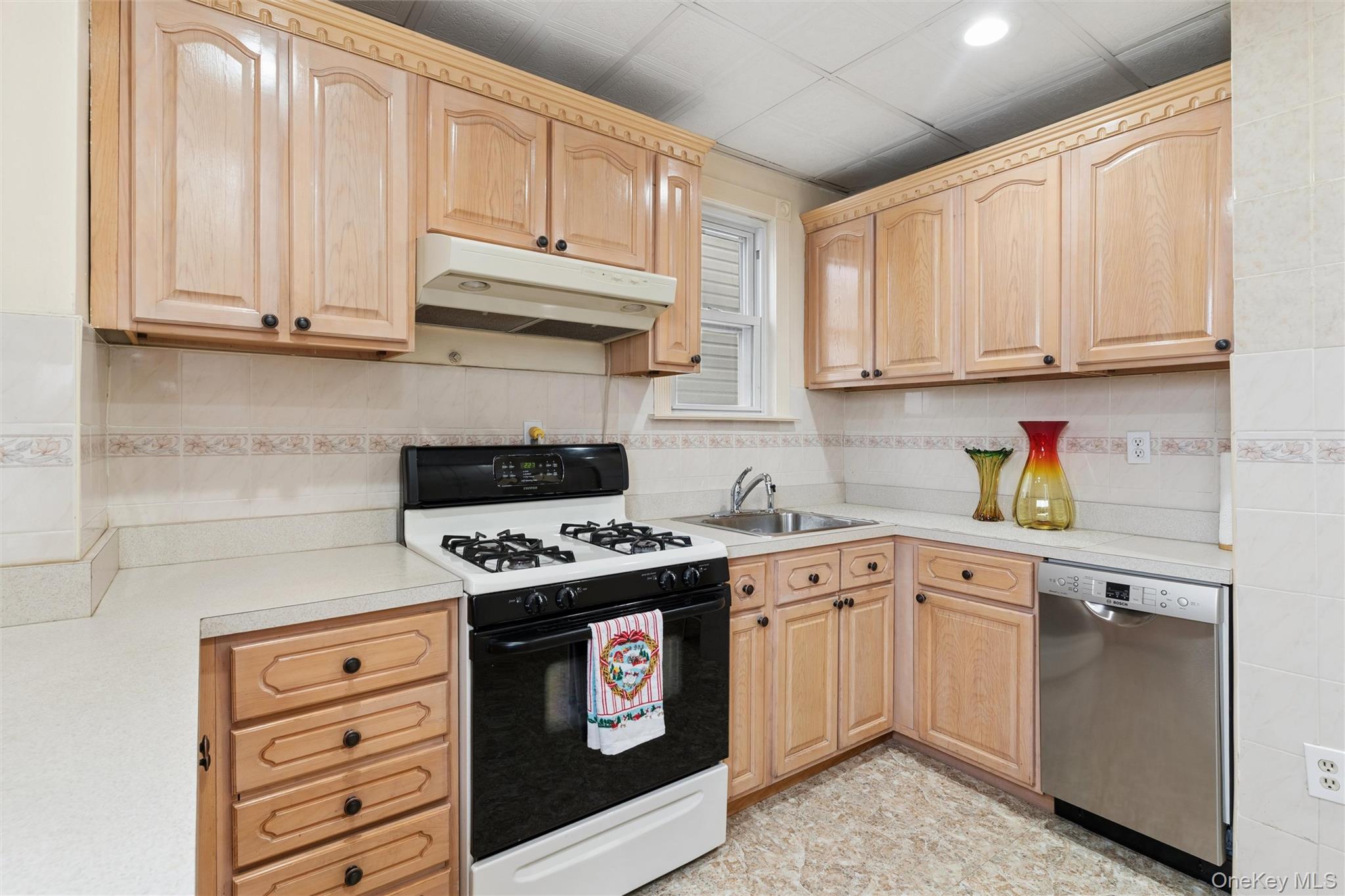 #16 photo, 139-18 86th Avenue, কুইন্‌স Briarwood , NY 11435