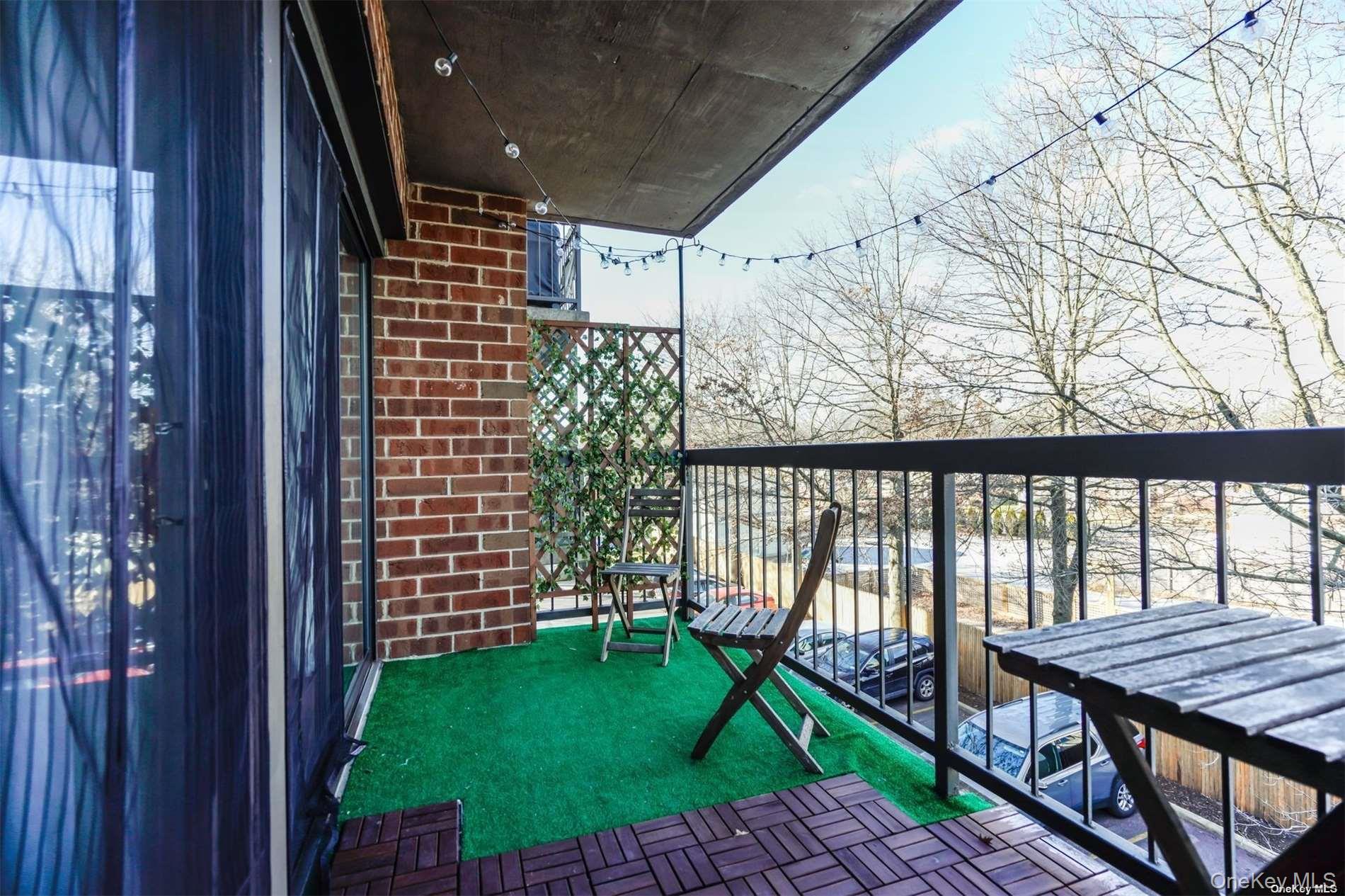 #13 photo, 380 Fulton Street, নাসাউ কাউন্টি Farmingdale , NY 11735