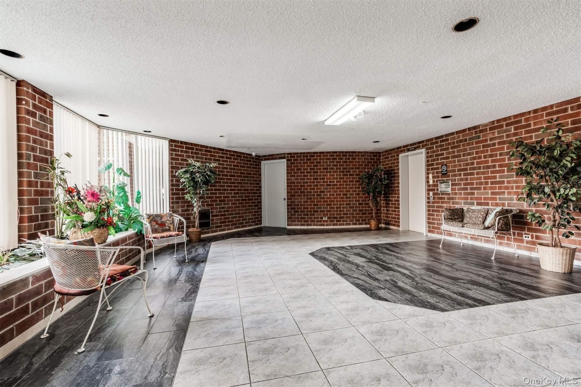 #14 photo, 380 Fulton Street, নাসাউ কাউন্টি Farmingdale , NY 11735