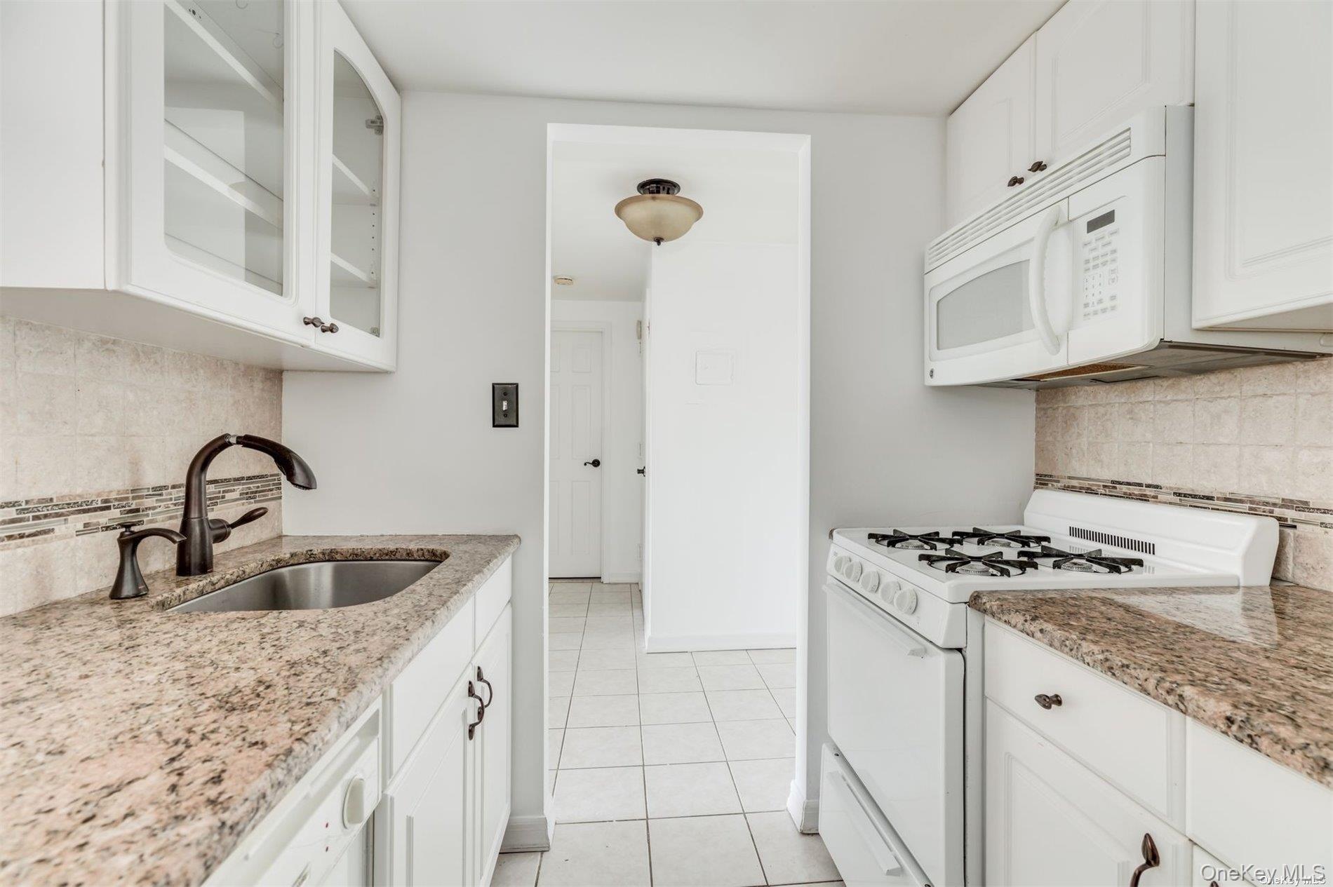 #3 photo, 380 Fulton Street, নাসাউ কাউন্টি Farmingdale , NY 11735