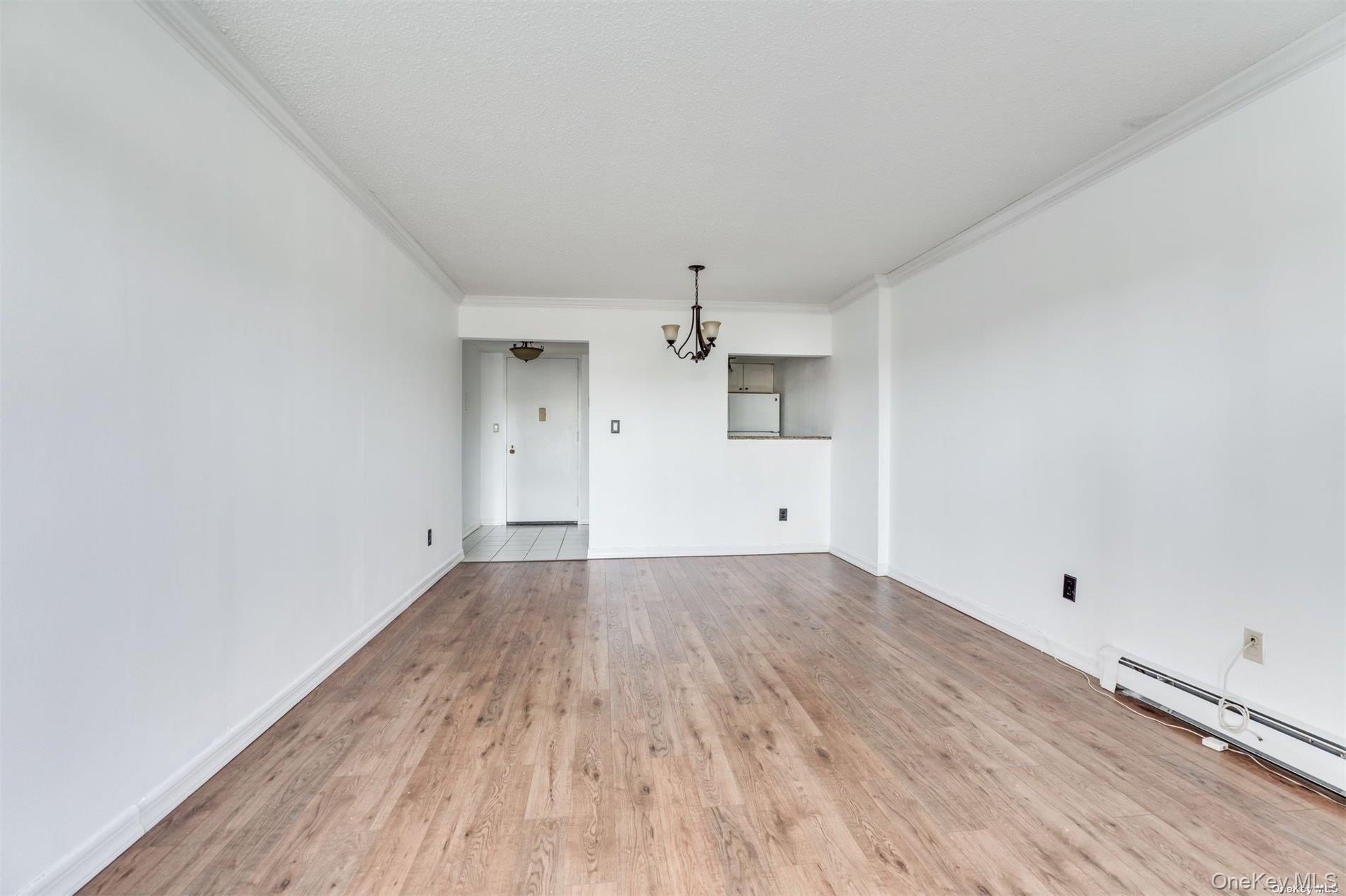 #7 photo, 380 Fulton Street, নাসাউ কাউন্টি Farmingdale , NY 11735