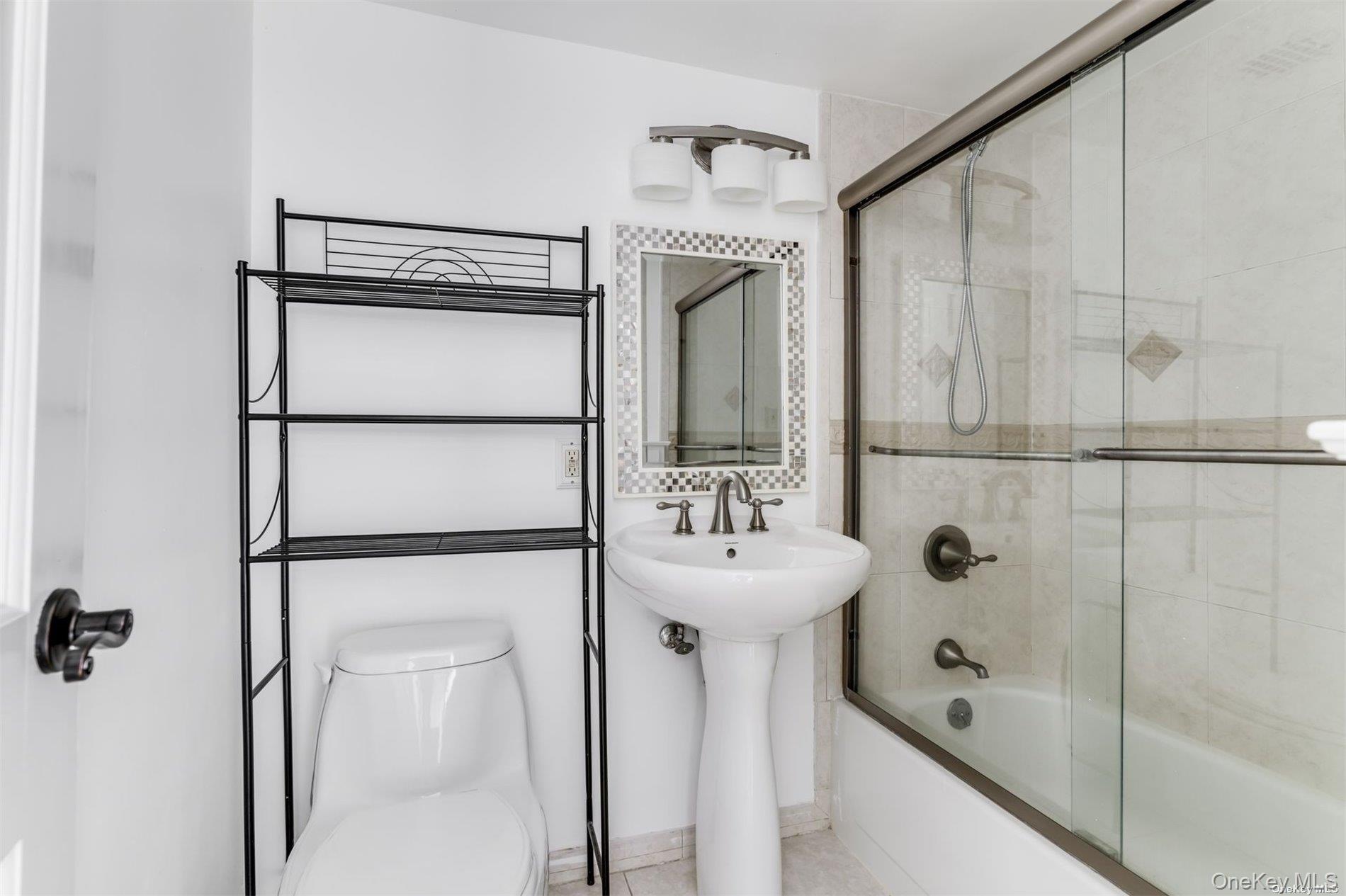 #8 photo, 380 Fulton Street, নাসাউ কাউন্টি Farmingdale , NY 11735