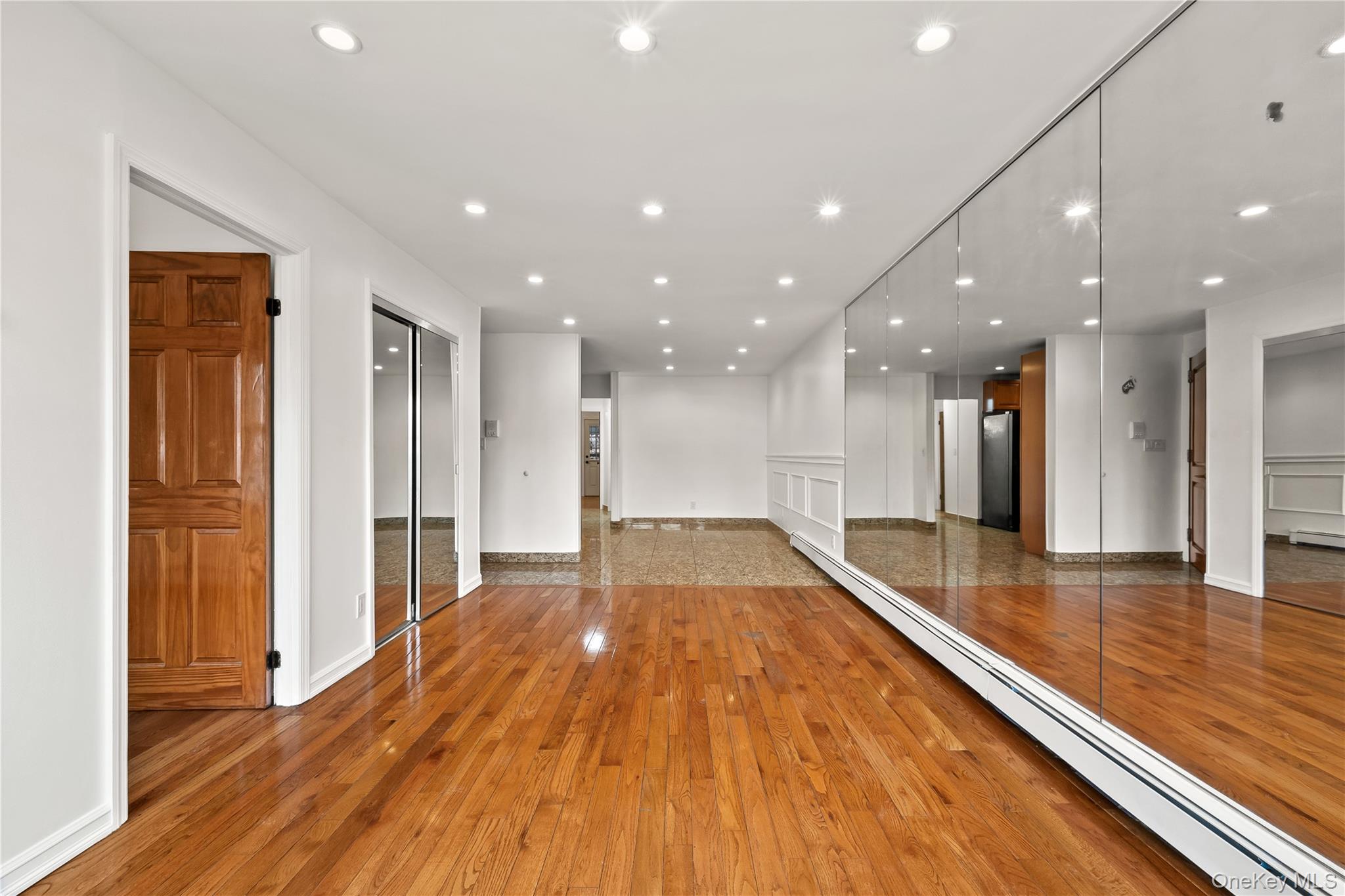 #2 photo, 7716 25th Avenue, קווינס Jackson Heights , NY 11370