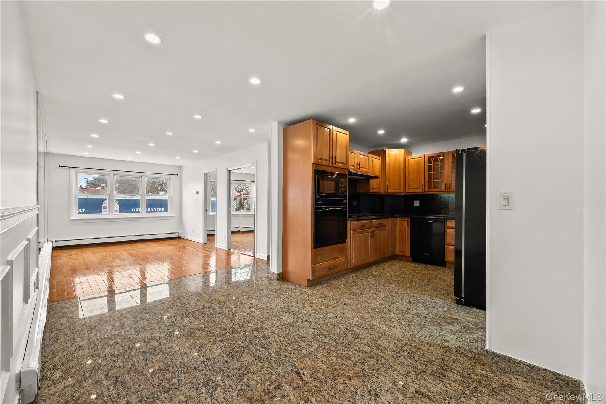 #3 photo, 7716 25th Avenue, קווינס Jackson Heights , NY 11370