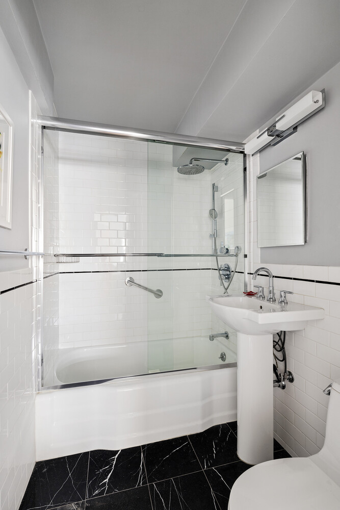 #13 photo, 55 E 9TH Street, 맨해튼 Greenwich Village , NY 10003