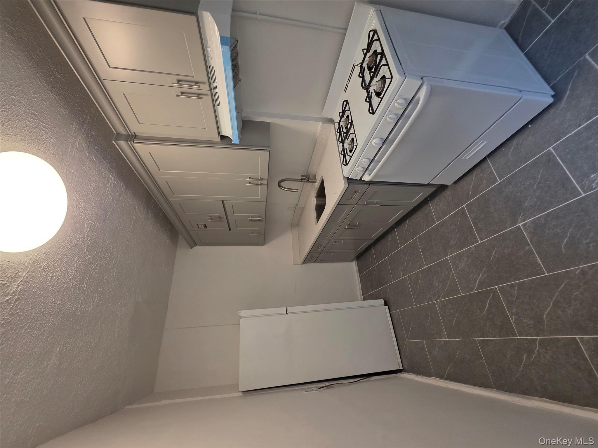 #9 photo, 855 E 178th St Street, ব্রঙ্কস Bronx , NY 10460