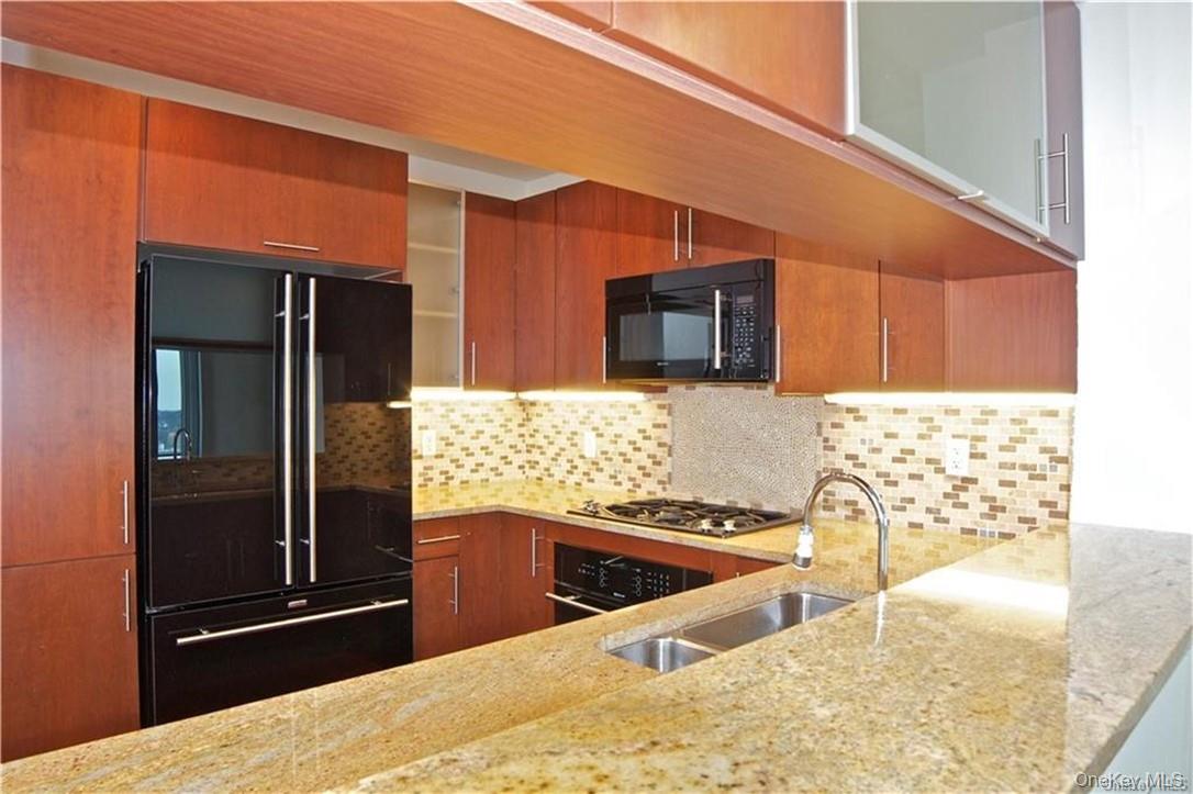 #3 photo, 175 Huguenot Street, New Rochelle , NY 10801