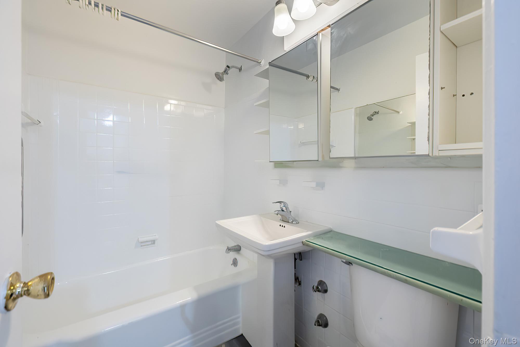 #10 photo, 80 Knolls Crescent, Bronx , NY 10463