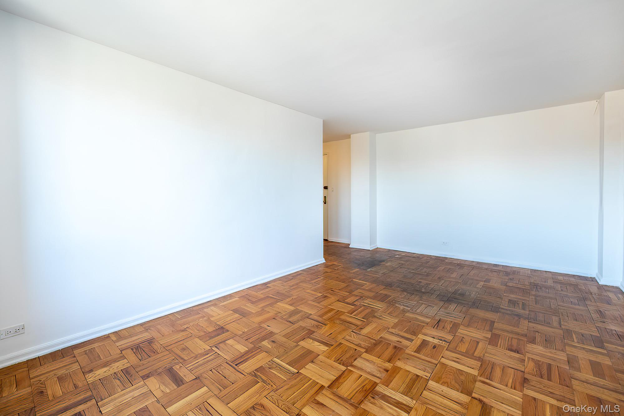 #18 photo, 80 Knolls Crescent, Bronx , NY 10463