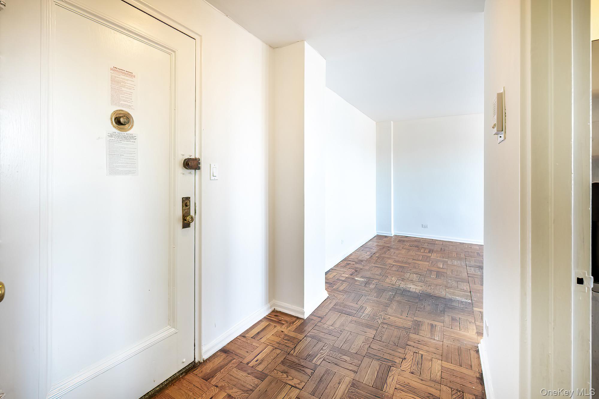 #2 photo, 80 Knolls Crescent, Bronx , NY 10463