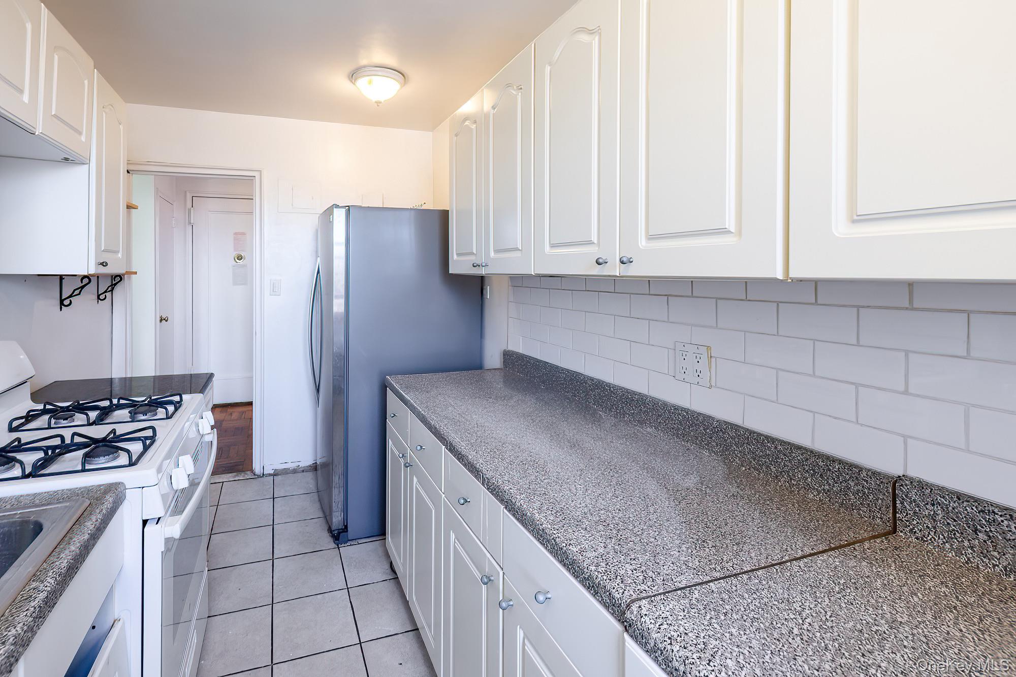 #8 photo, 80 Knolls Crescent, Bronx , NY 10463