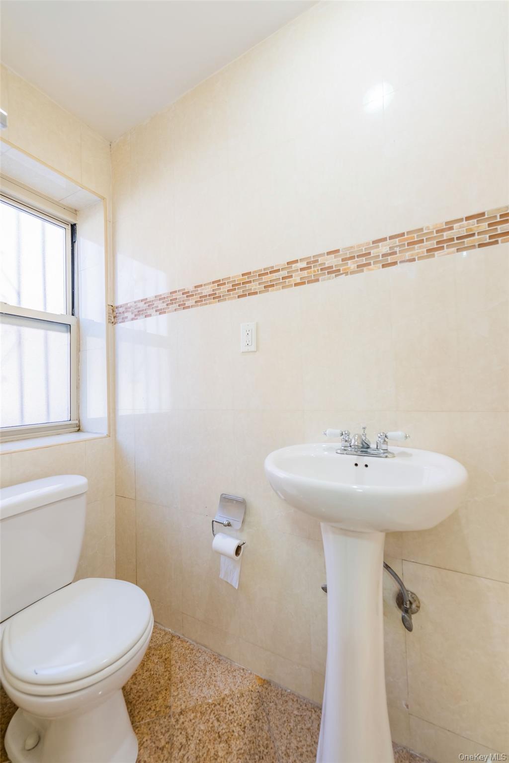 #13 photo, 102-23 43rd Avenue, কুইন্‌স Flushing , NY 11368