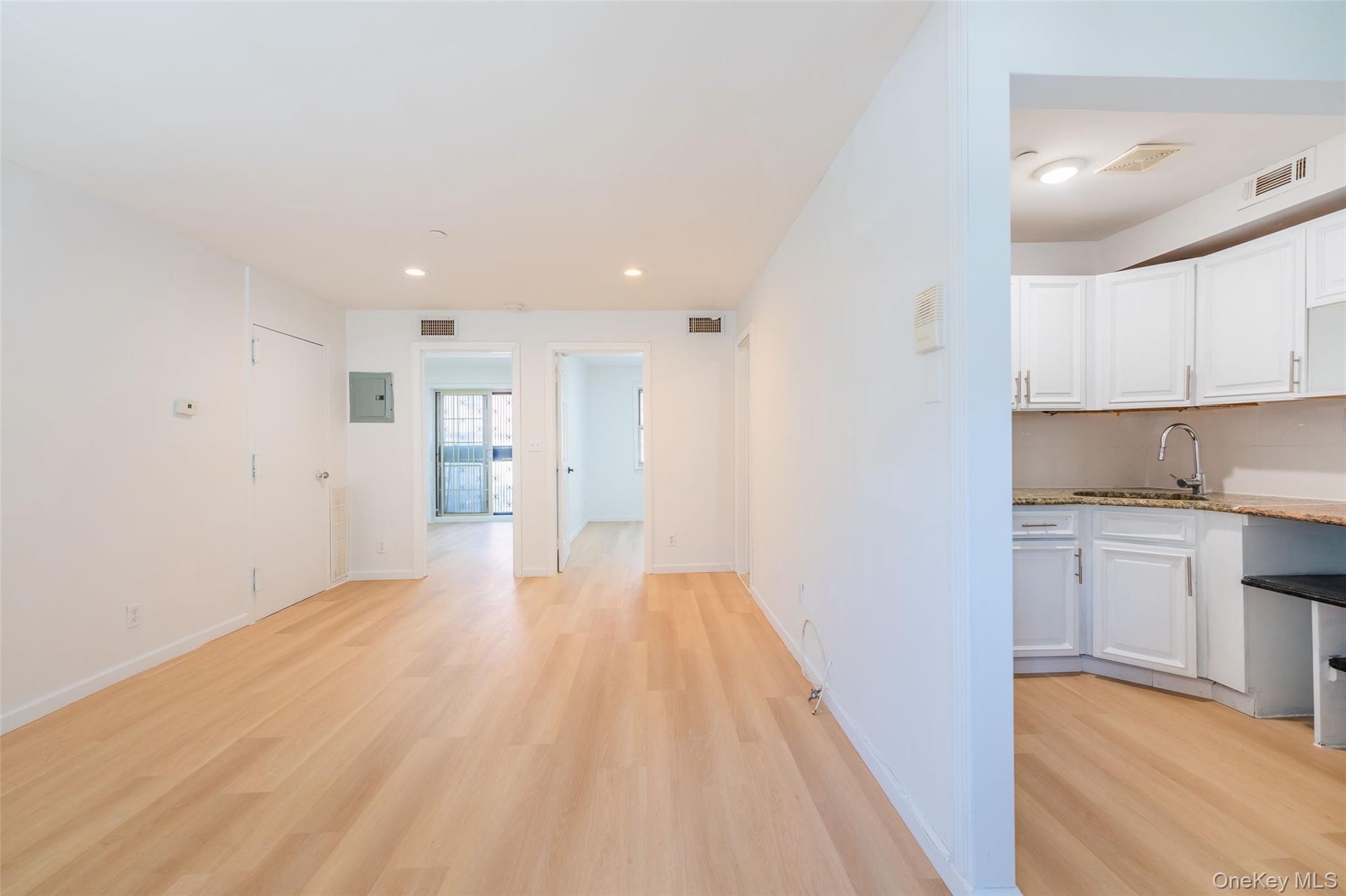 #4 photo, 102-23 43rd Avenue, কুইন্‌স Flushing , NY 11368