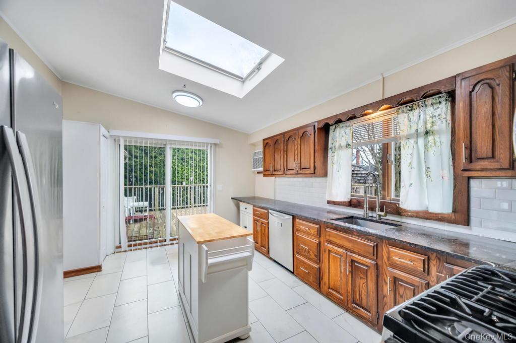 #10 photo, 2315 Willow Street, নাসাউ কাউন্টি Wantagh , NY 11793