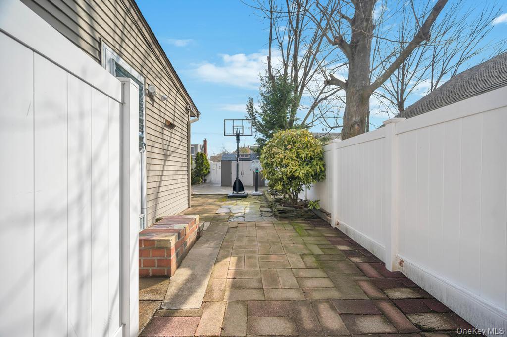 #3 photo, 2315 Willow Street, নাসাউ কাউন্টি Wantagh , NY 11793