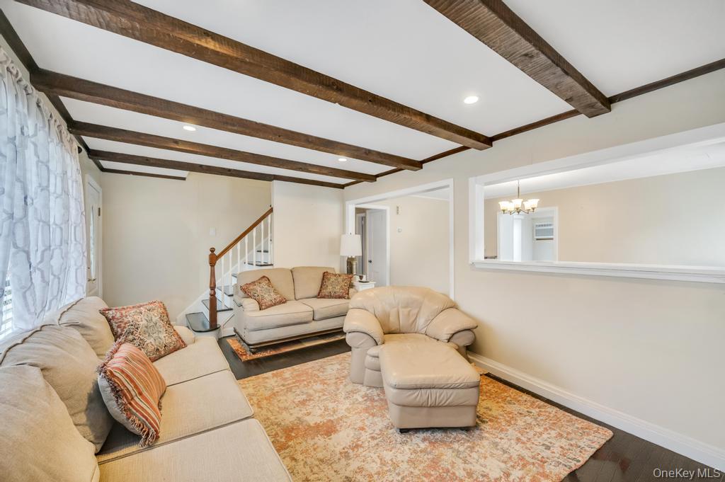 #8 photo, 2315 Willow Street, নাসাউ কাউন্টি Wantagh , NY 11793