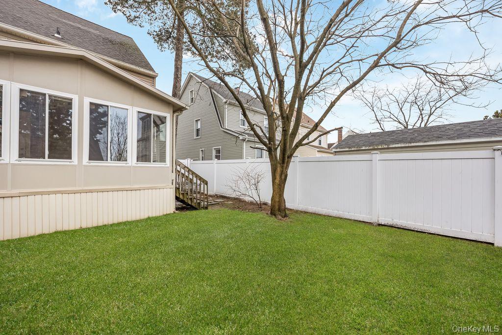 #17 photo, 315 Marcellus Road, নাসাউ কাউন্টি Mineola , NY 11501