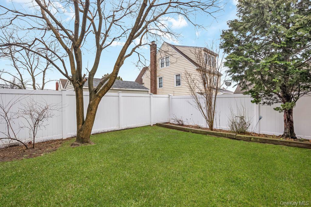 #18 photo, 315 Marcellus Road, নাসাউ কাউন্টি Mineola , NY 11501