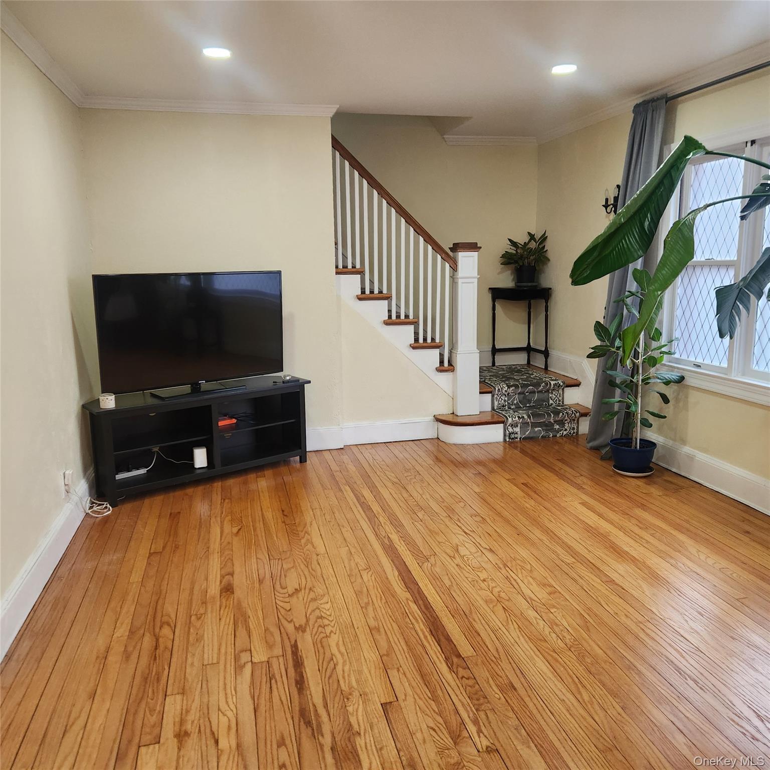 #2 photo, 71 Davis Street, নাসাউ কাউন্টি East Rockaway , NY 11518