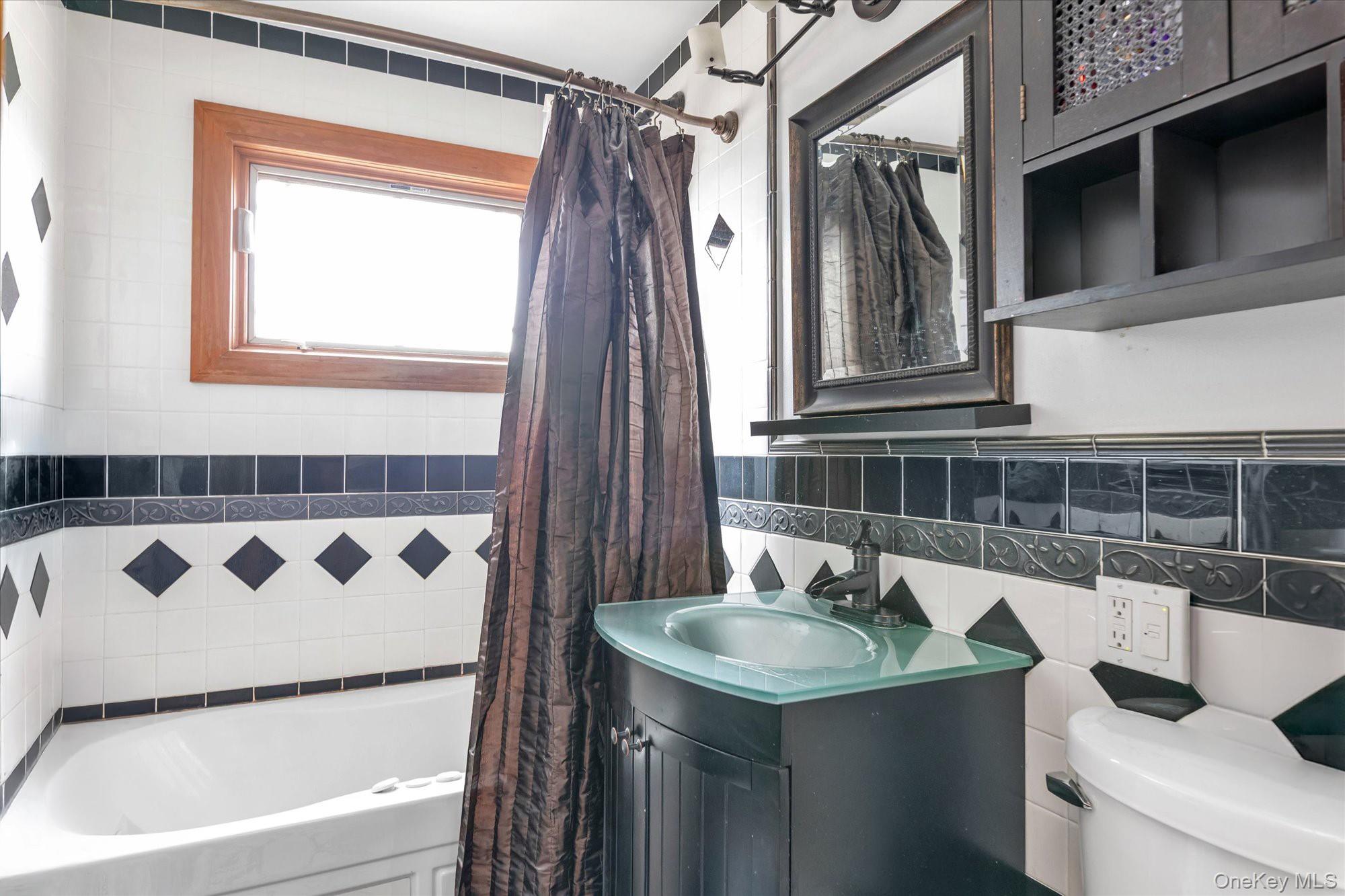 #18 photo, 301 Cameo Drive, নাসাউ কাউন্টি Massapequa , NY 11758