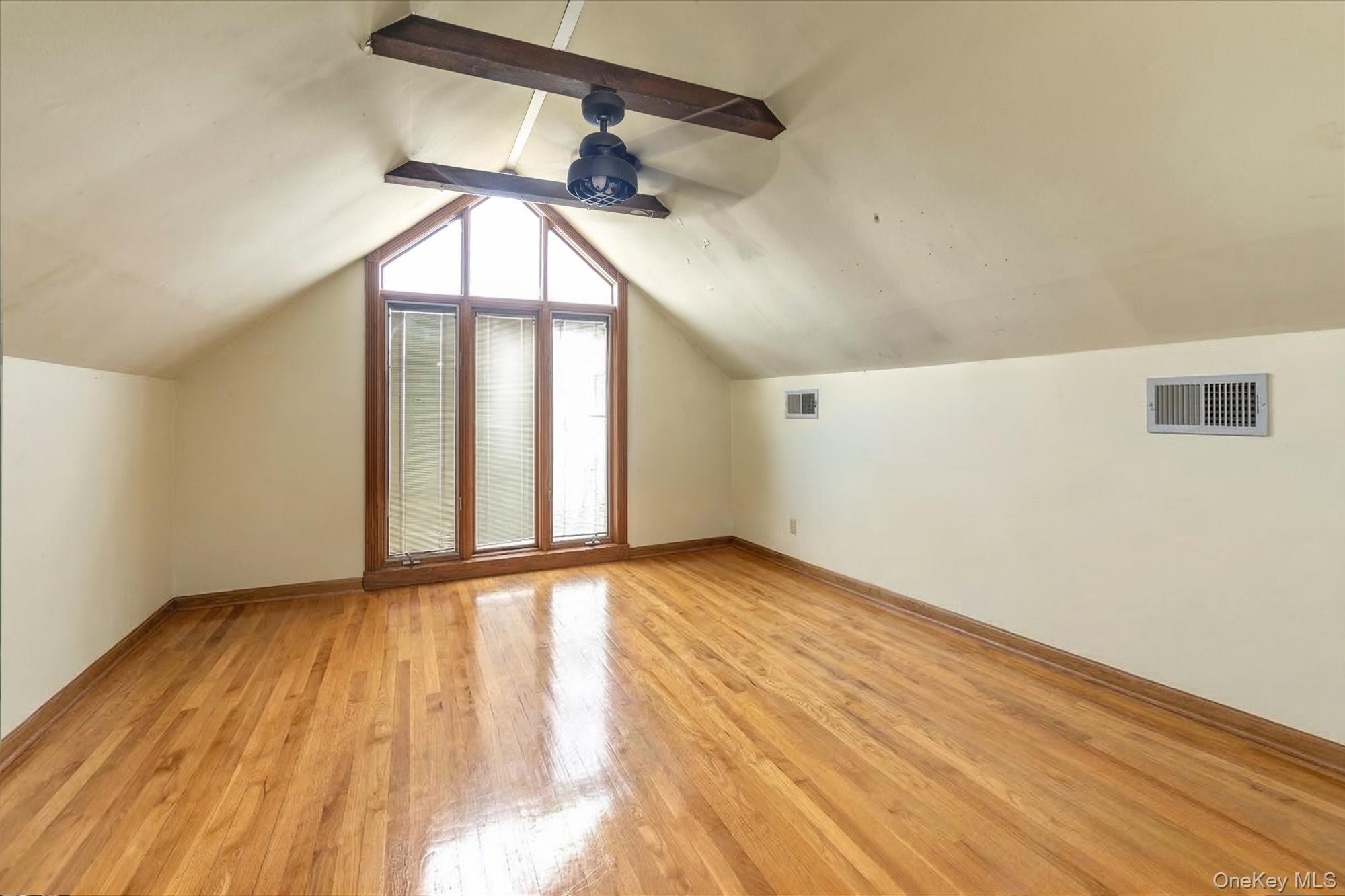 #19 photo, 301 Cameo Drive, নাসাউ কাউন্টি Massapequa , NY 11758