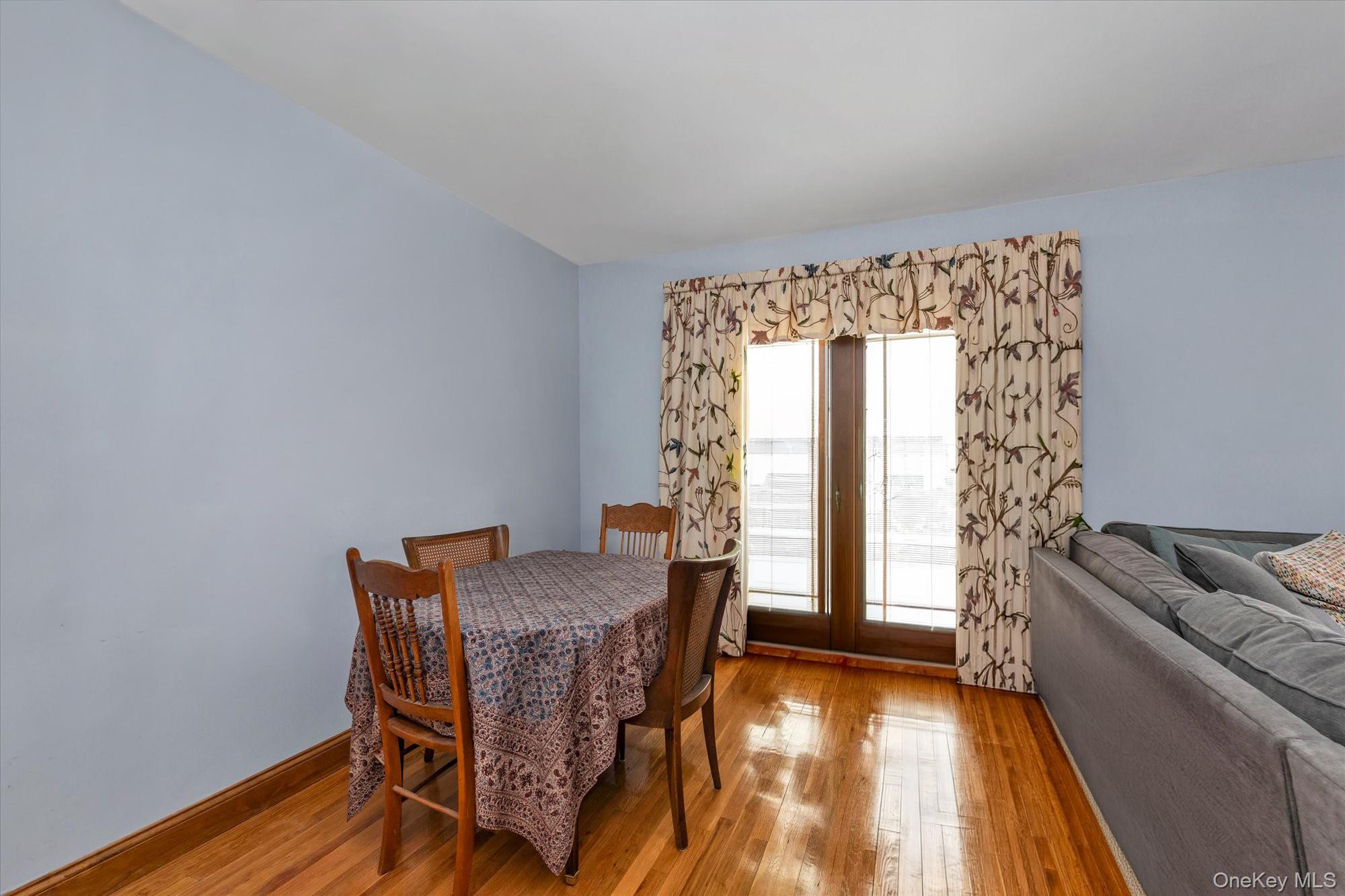 #6 photo, 301 Cameo Drive, নাসাউ কাউন্টি Massapequa , NY 11758