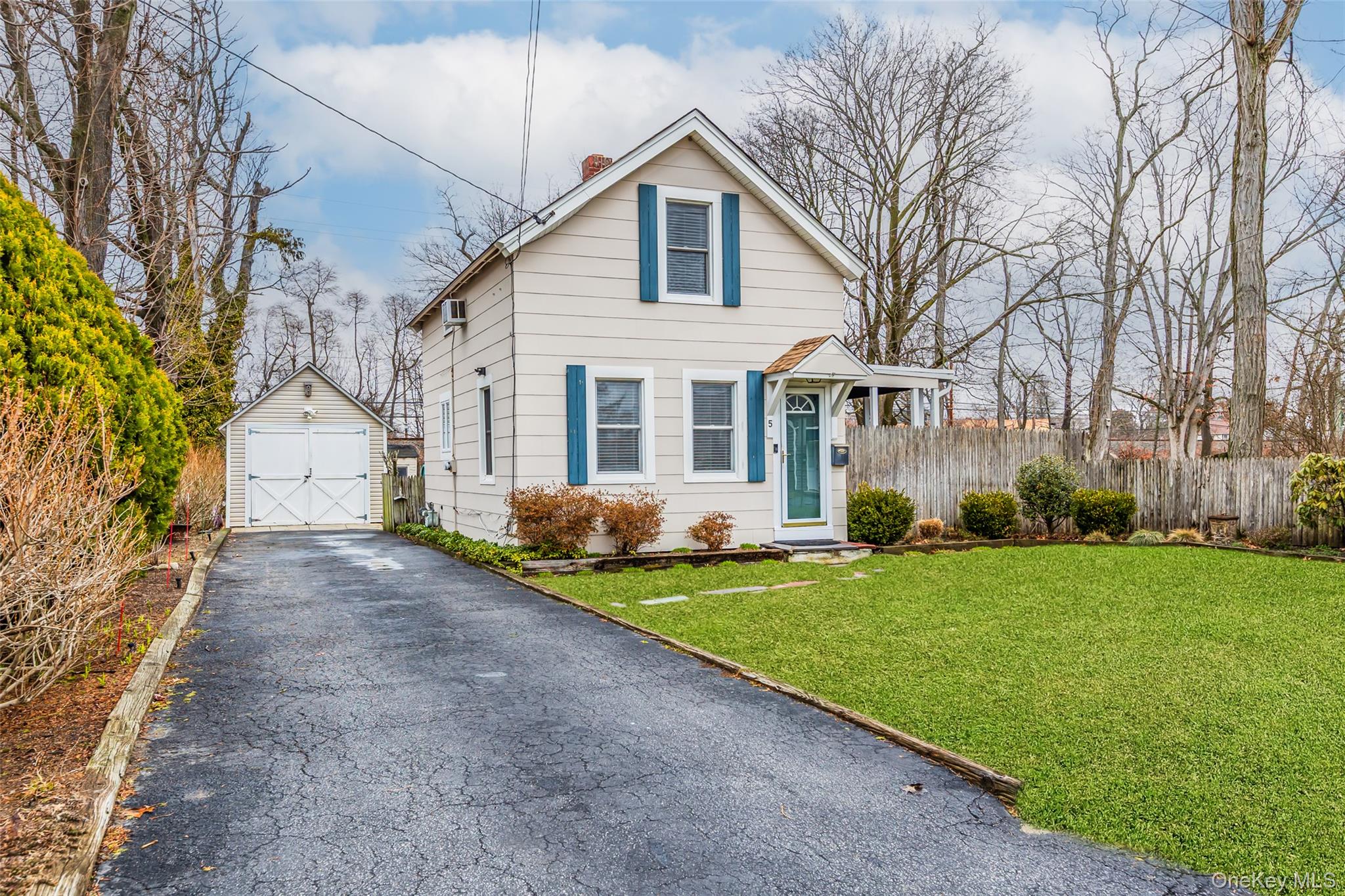 #1 photo, 5 Wall Street, East Islip , NY 11730