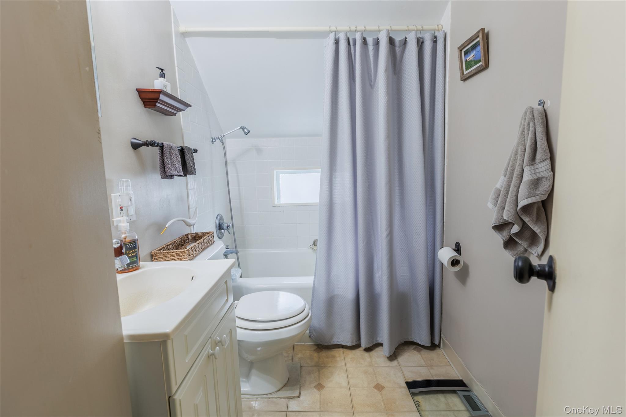 #10 photo, 5 Wall Street, East Islip , NY 11730