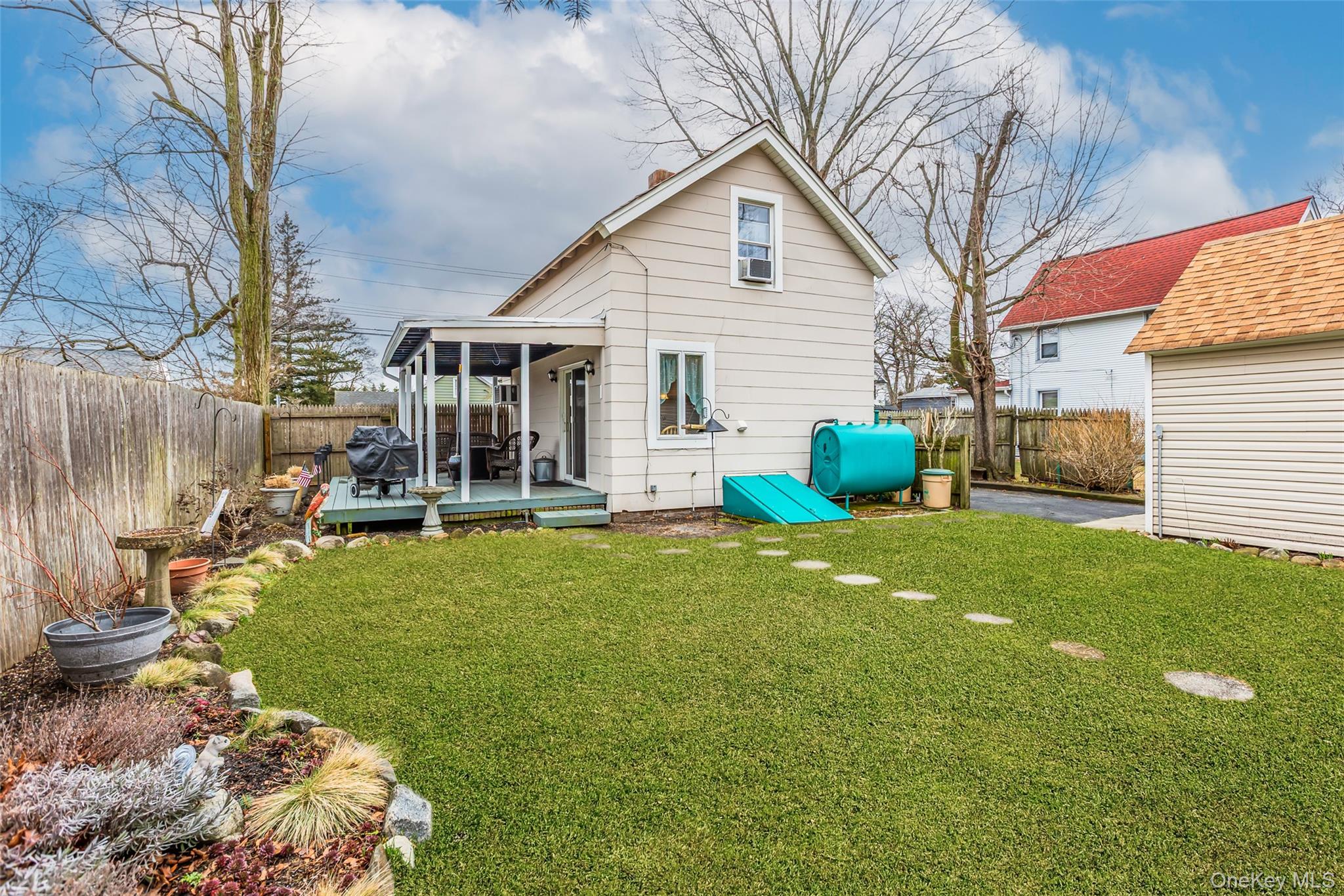 #16 photo, 5 Wall Street, East Islip , NY 11730