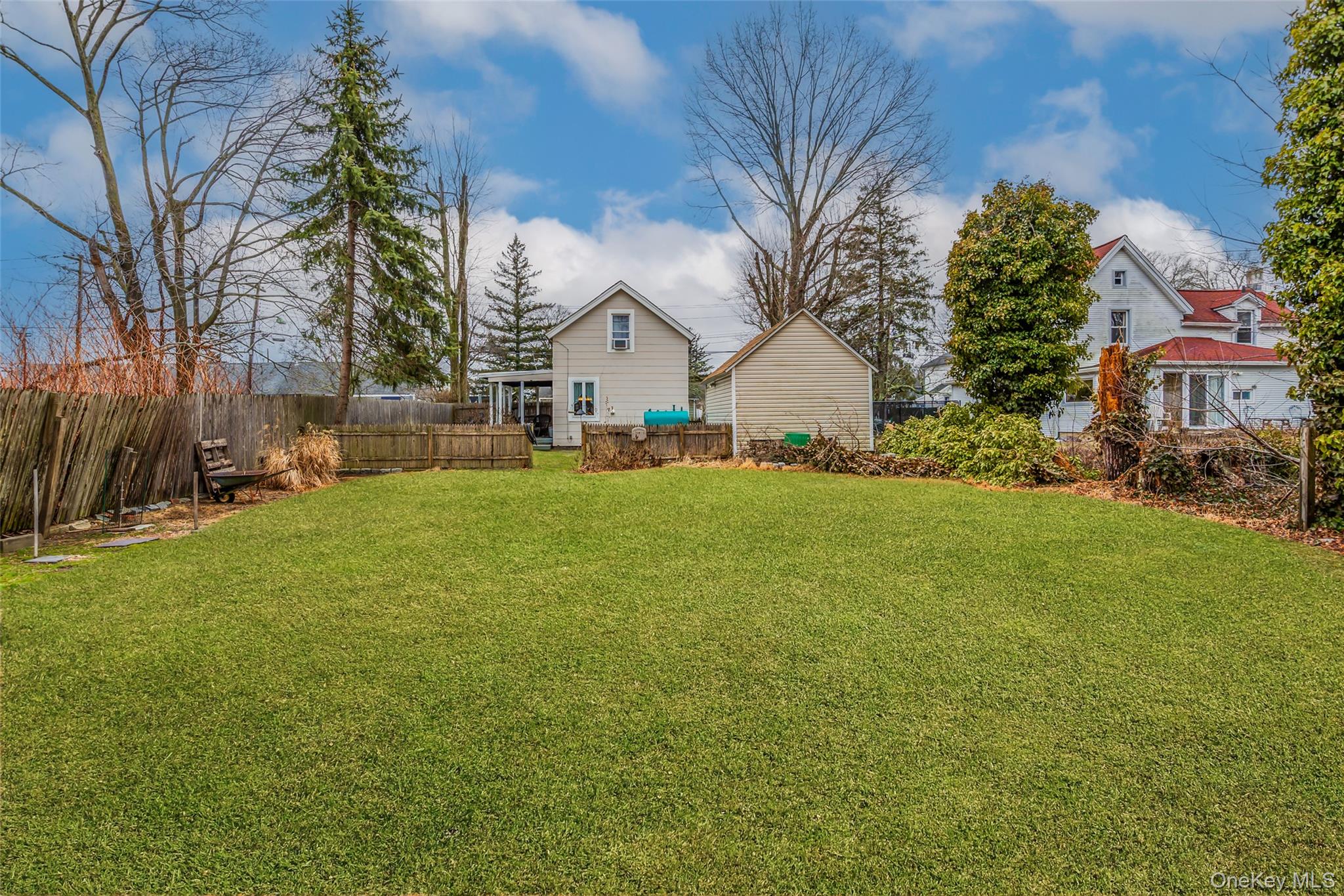 #17 photo, 5 Wall Street, East Islip , NY 11730