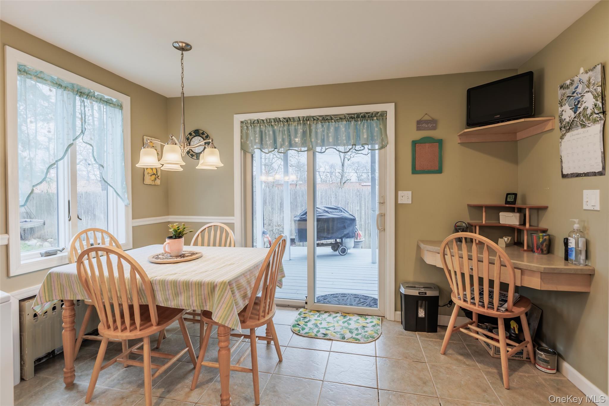 #8 photo, 5 Wall Street, East Islip , NY 11730