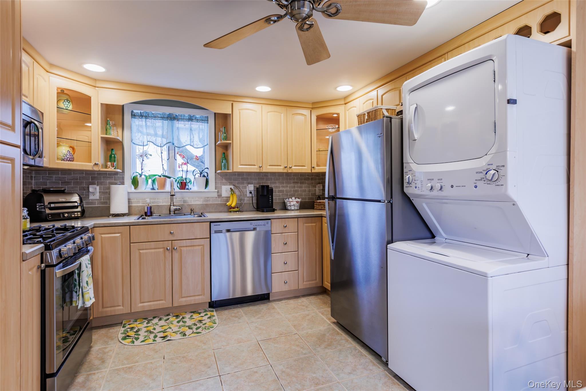 #9 photo, 5 Wall Street, East Islip , NY 11730