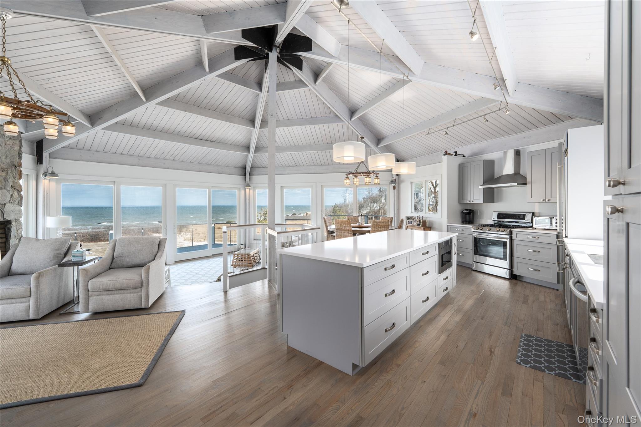 #16 photo, 56765 Route 48, 롱 아일랜드 Greenport , NY 11944