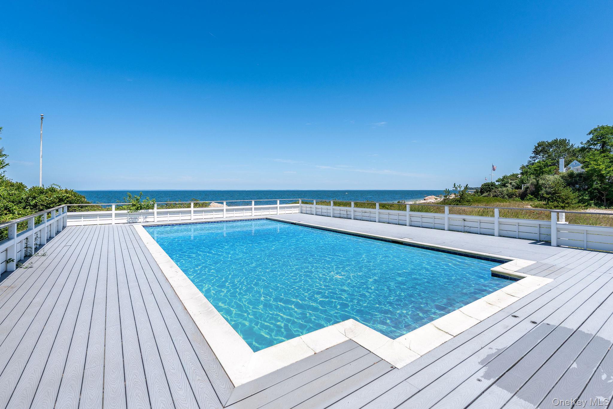 #8 photo, 56765 Route 48, 롱 아일랜드 Greenport , NY 11944