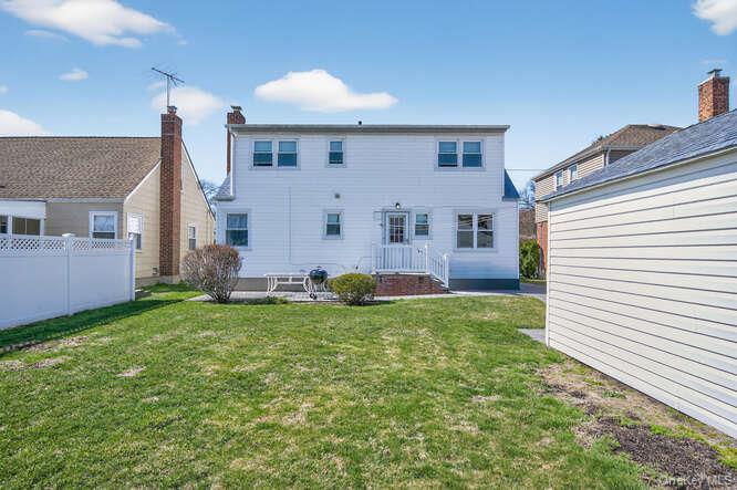 #19 photo, 344 White Road, নাসাউ কাউন্টি Mineola , NY 11501