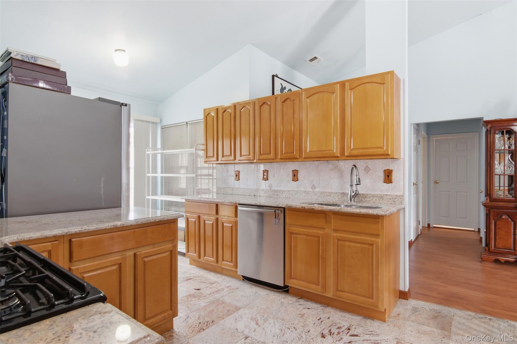 #10 photo, 11 Royal Drive, 롱 아일랜드 Coram , NY 11727