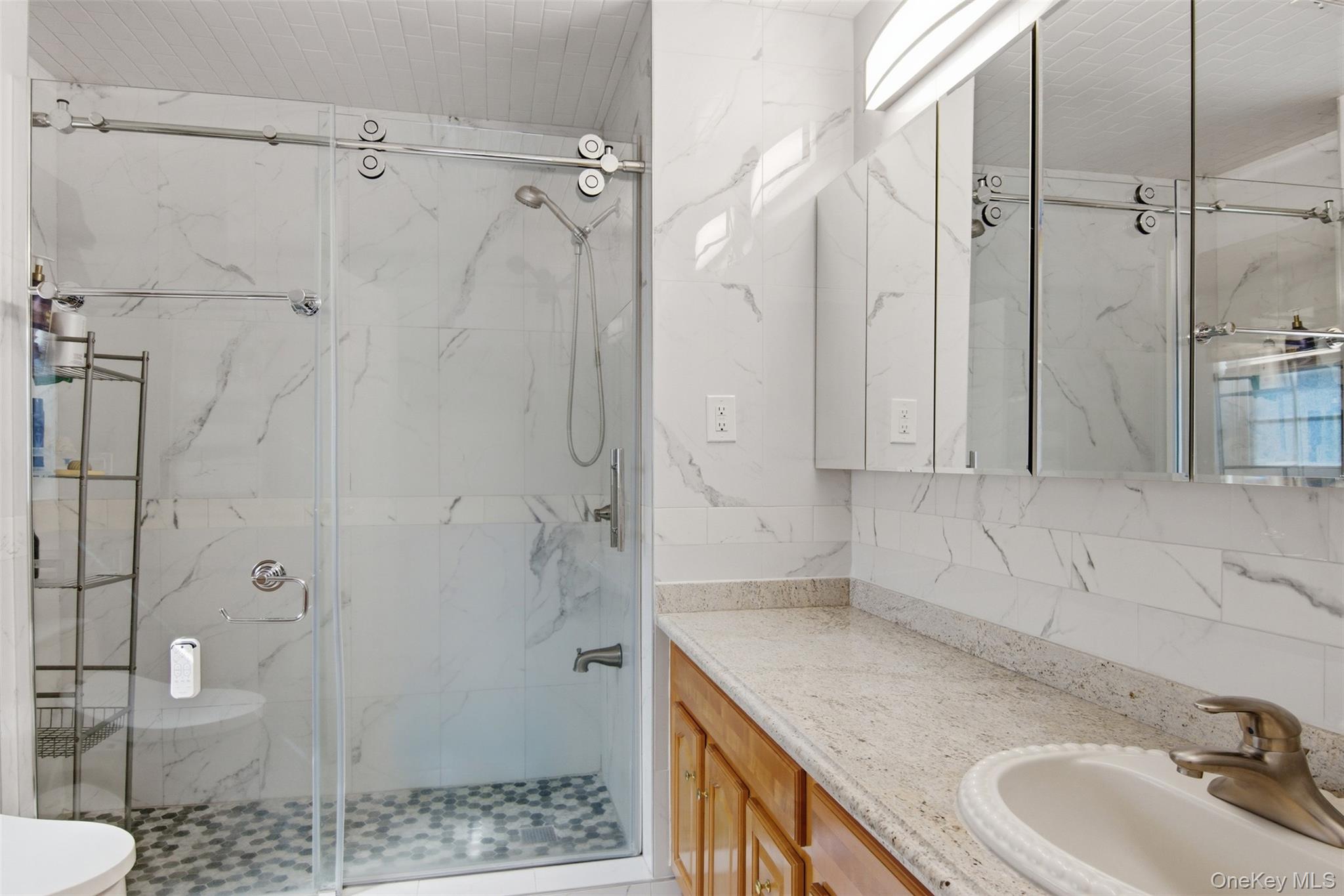 #13 photo, 11 Royal Drive, 롱 아일랜드 Coram , NY 11727