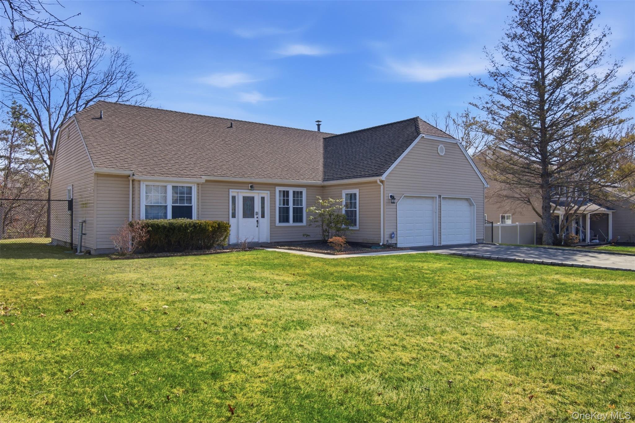 #3 photo, 11 Royal Drive, 롱 아일랜드 Coram , NY 11727