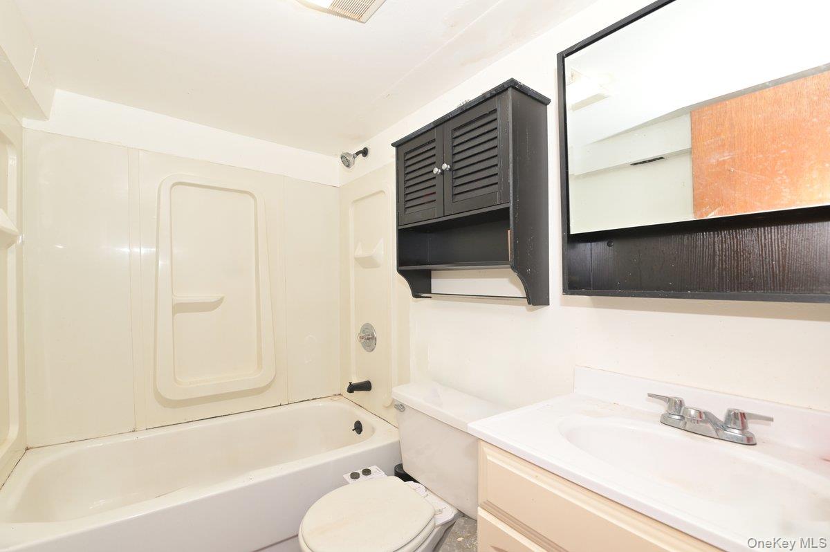 #14 photo, 313 Warren Street, West Babylon , NY 11704