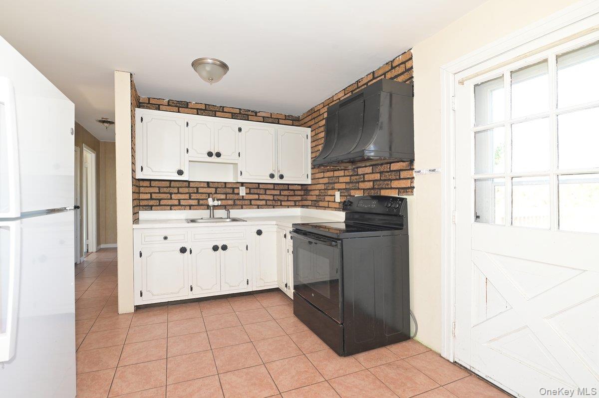 #5 photo, 313 Warren Street, West Babylon , NY 11704