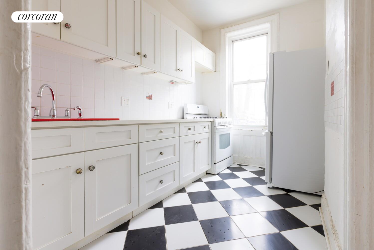 #7 photo, 587A LEXINGTON Avenue, Stuyvesant Heights , NY 11221