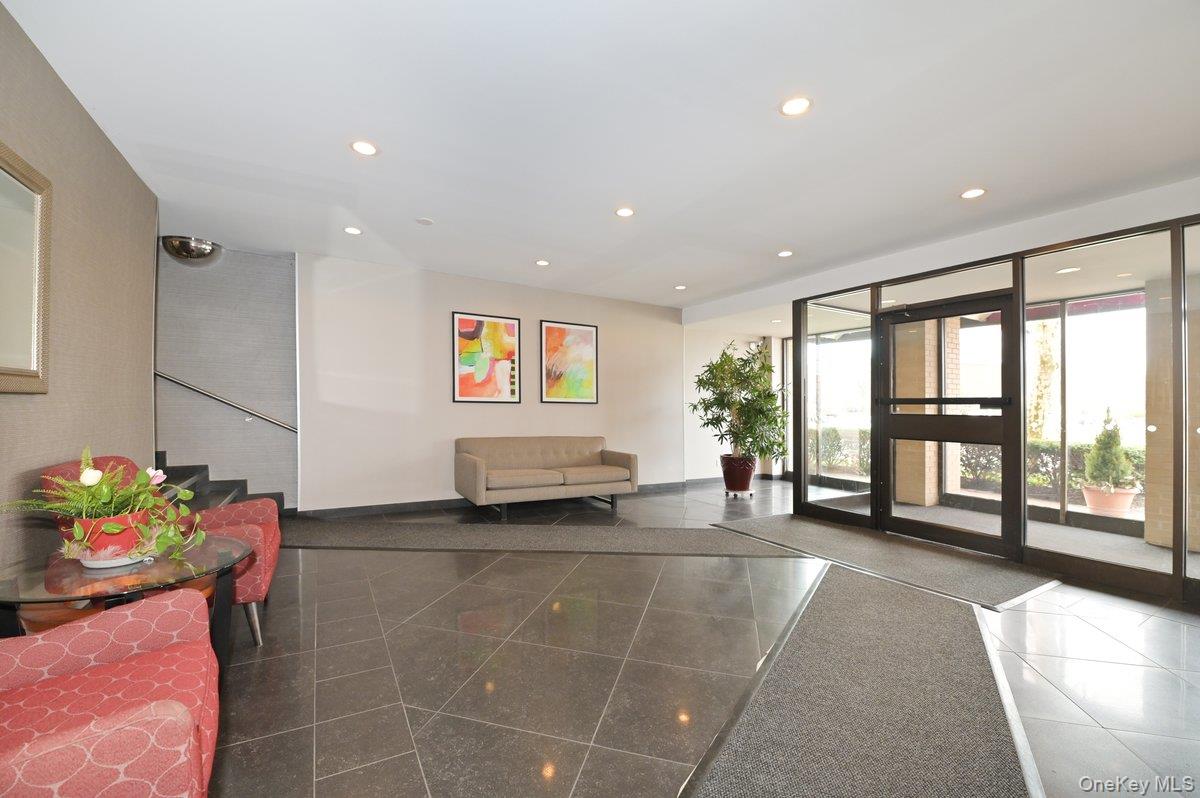 #14 photo, 1 Birchwood Court, নাসাউ কাউন্টি Mineola , NY 11501