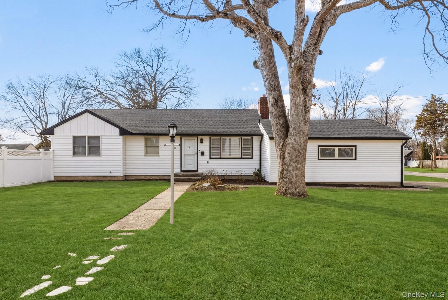 #1 photo, 38 Chenango Drive, מחוז סאפוק Bay Shore , NY 11706