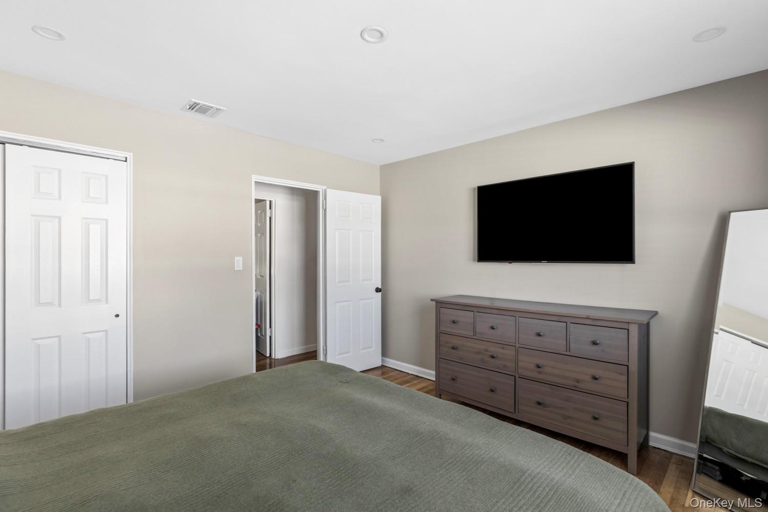 #11 photo, 38 Chenango Drive, מחוז סאפוק Bay Shore , NY 11706